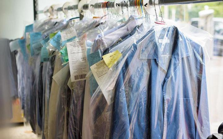 Si vos vêtements ont besoin d’être retouchés, venez dans notre blanchisserie !